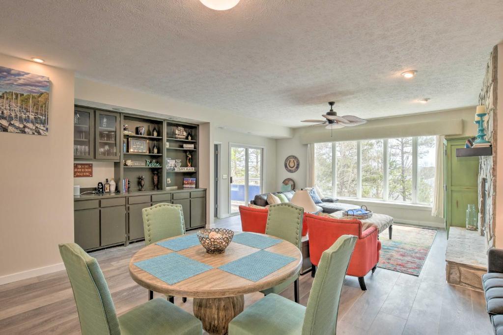 Lake Keowee Resort Condo with Balcony and Pool Access! photo 3