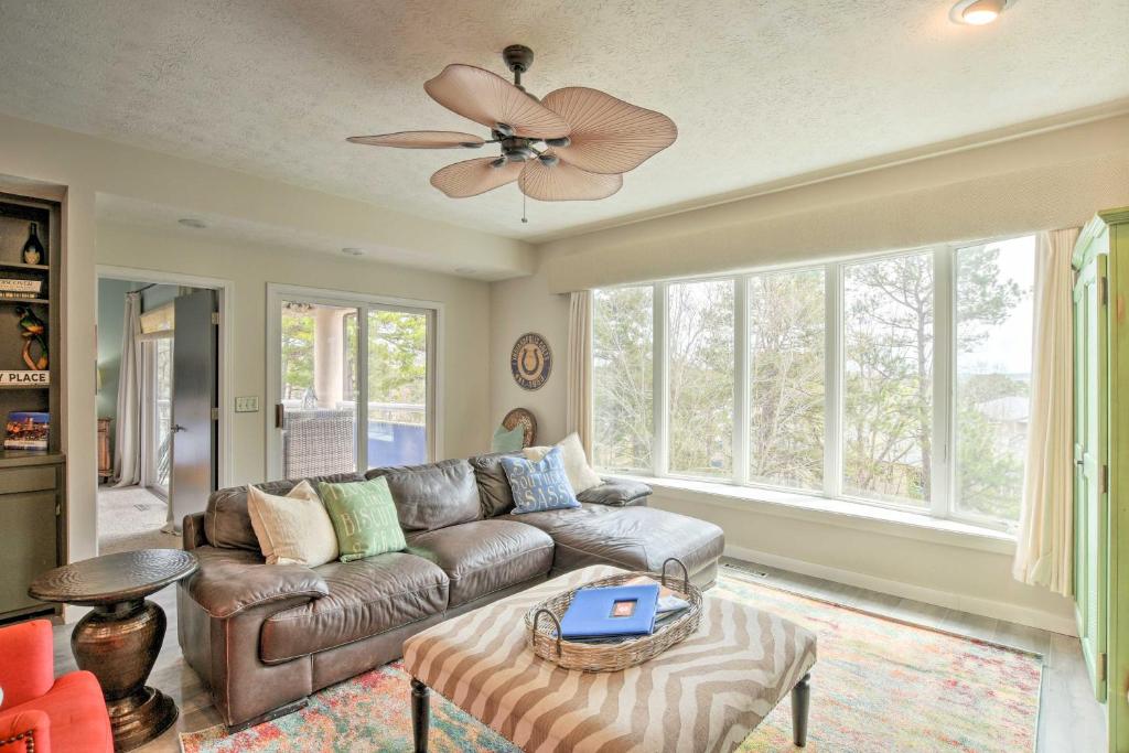 Lake Keowee Resort Condo with Balcony and Pool Access! photo 4