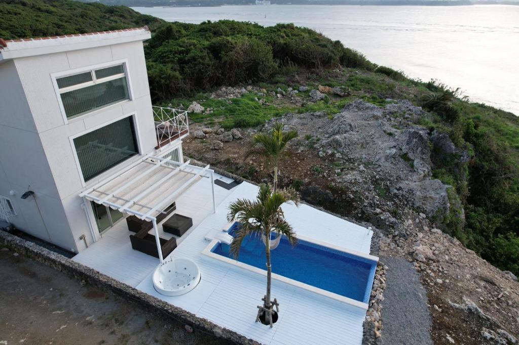 B BASE KOURI iSLAND photo 3