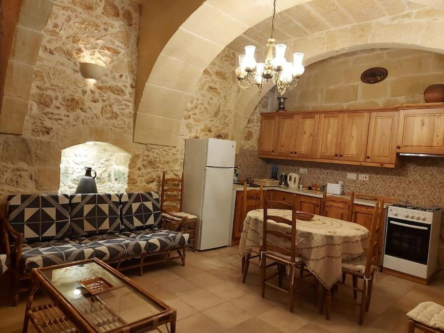 Charming house of character with pool and jacuzzi photo 1