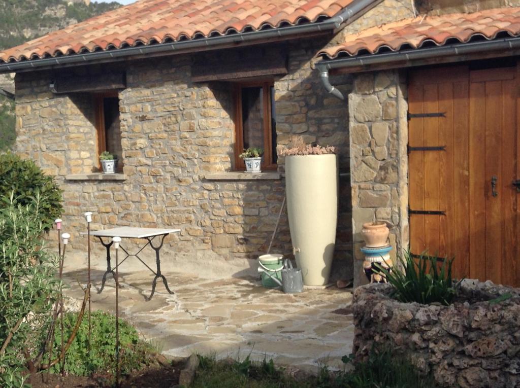 Très belle maison de campagne en pierre de grès photo 1