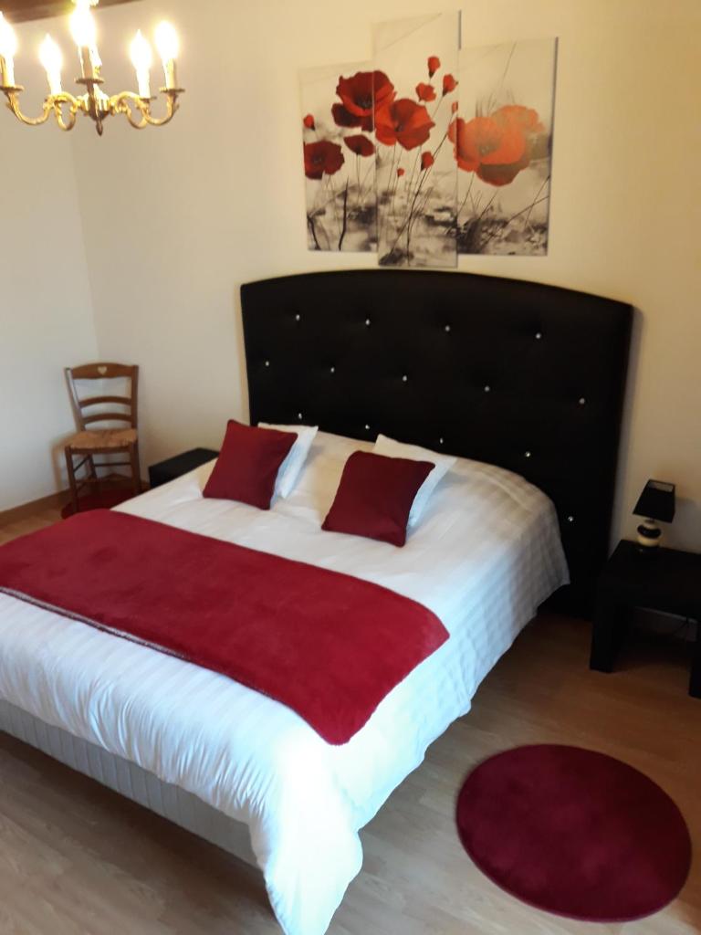 La Massonnière Gîte et chambres d'hôtes Room Type - Double Room with Garden View La Massonnière Gîte et chambres d'hôtes Room Type - Double Room with Garden View