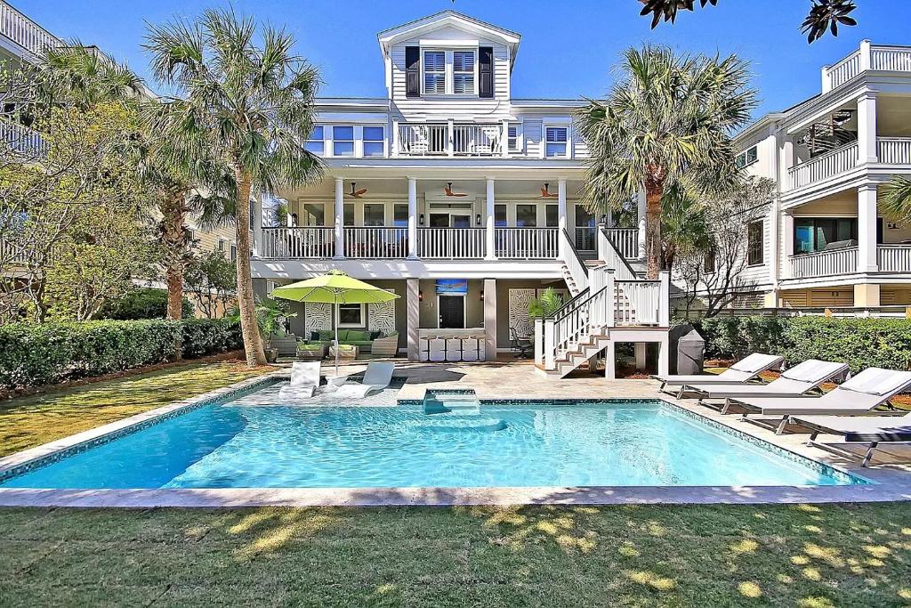 Backyard Oasis- Steps 2 Beach, Private Pool & Bar, Sleeps 16, 7 Bedrooms 5 and a half bathrooms "The Lucky Penny" image