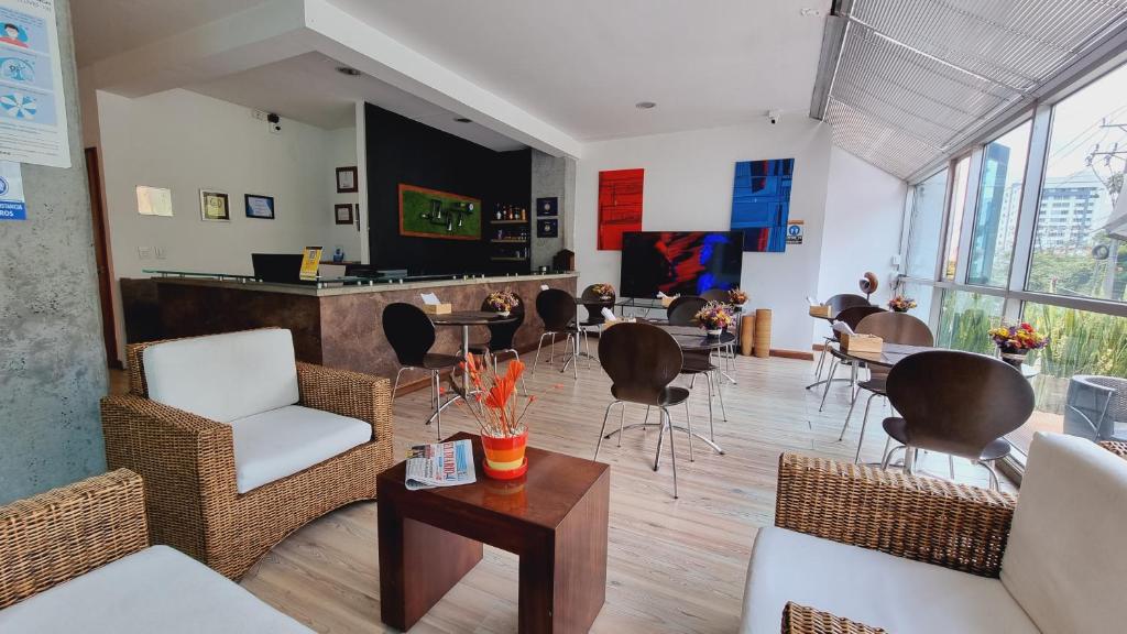 Habitat Suites Hotel photo 2