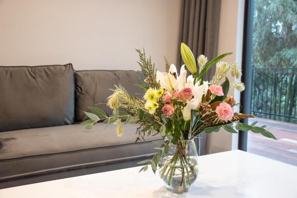 Brookside Central Wanaka Luxury Apartment photo 1
