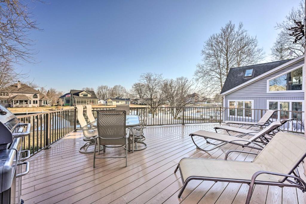 Spacious Syracuse Getaway with Waterfront Deck! photo 4
