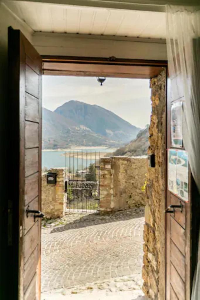 CASA CON TERRAZZI - 6posti 2stanze 2bagni - LAKEHOLIDAY IT photo 4