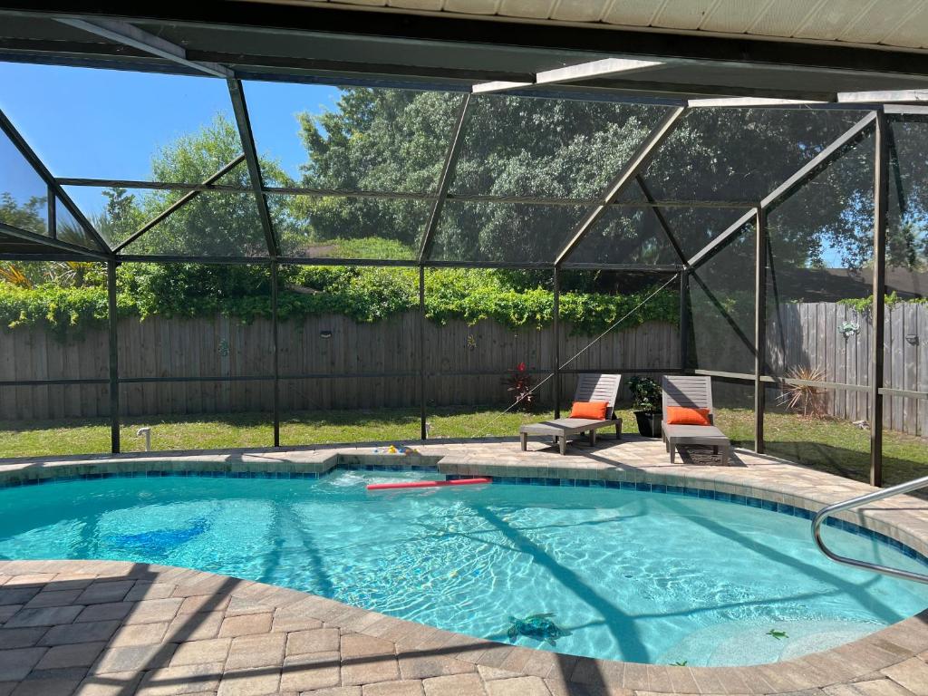 3 bedrooms house with private, heated pool 8 miles to Siesta Key Beach, image