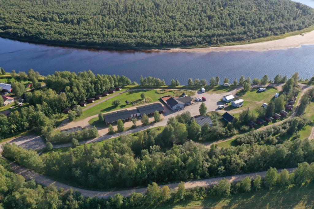 Arctic River Resort photo 1