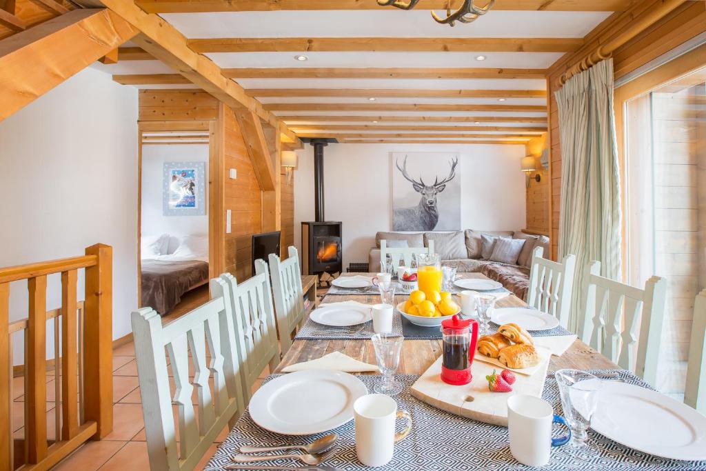 Chalet Muguet Gauche with Hot Tub Sleeps 10 Central Morzine photo 2