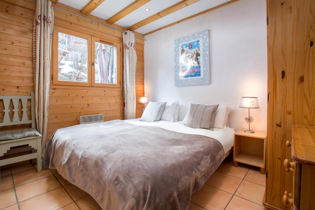 Chalet Muguet Gauche with Hot Tub Sleeps 10 Central Morzine photo 4