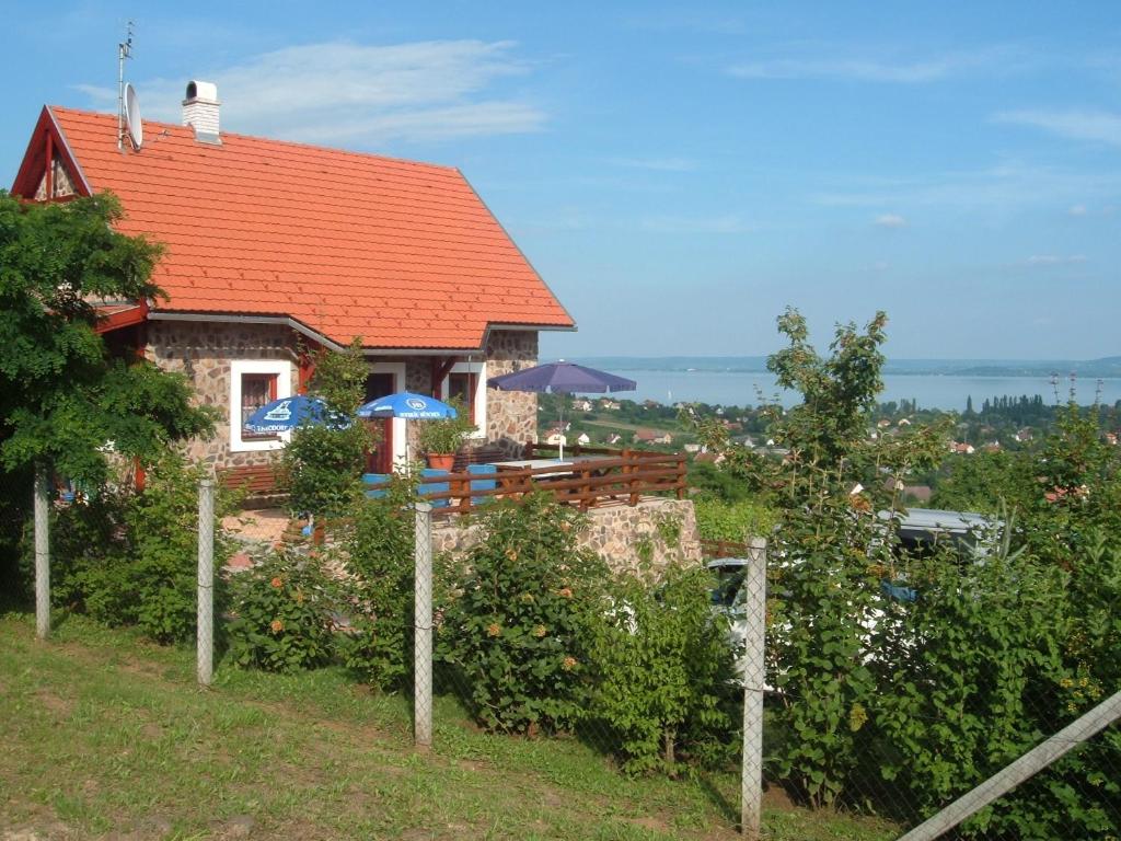 Szent Orbán Vendégház photo 2