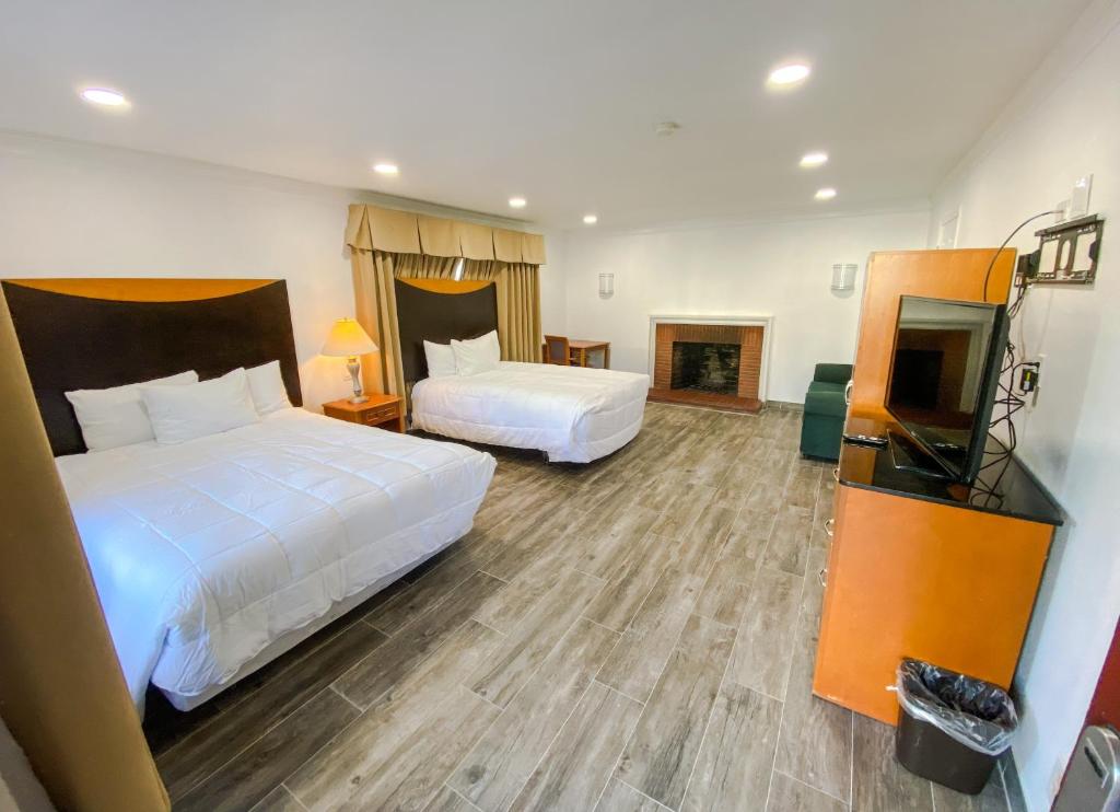 Town and Country Inn image