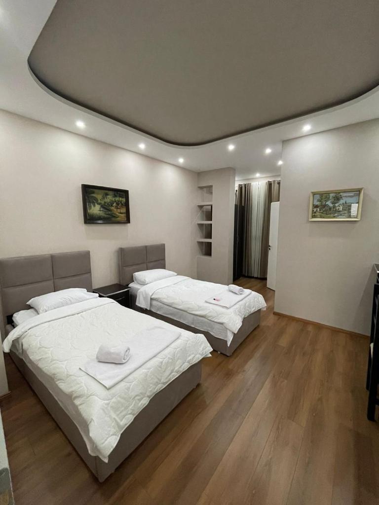 Hotel Holiday photo 1
