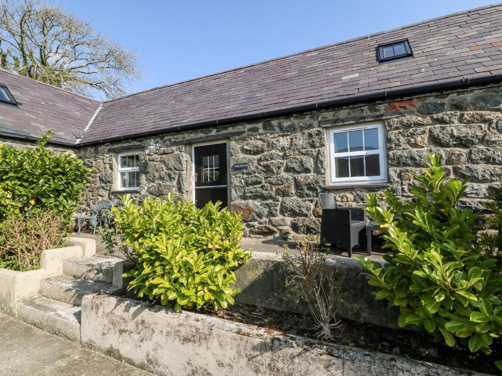 Bwthyn y Dderwen Oak Cottage - Tap to explore photos
