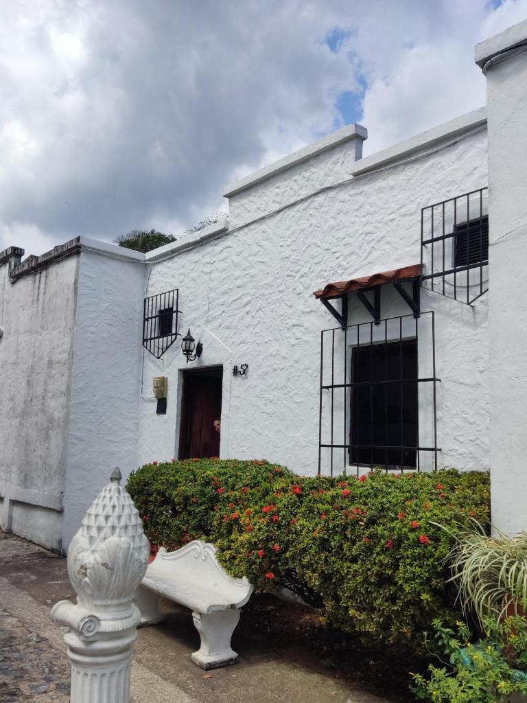 Cabaña 52 en la Aldea Doradal Santorini Colombiano