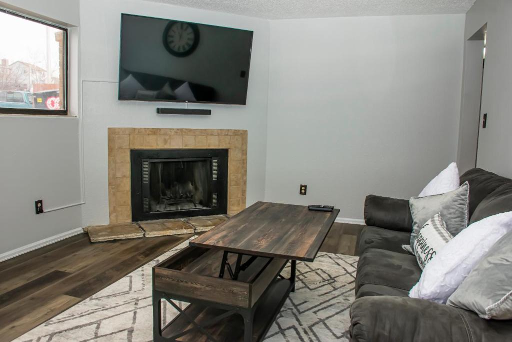 Lovely 2 bedroom! Close to All in a 4Plex photo 4