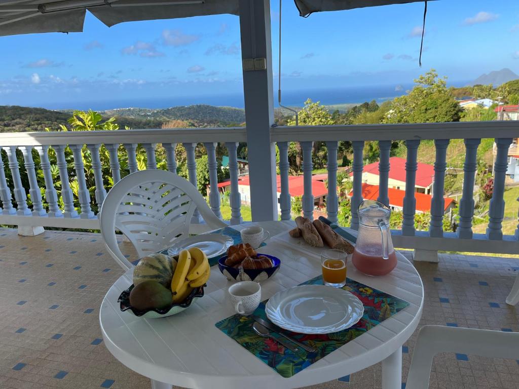 Cheerful 3 bedroom home with stunning views photo 4