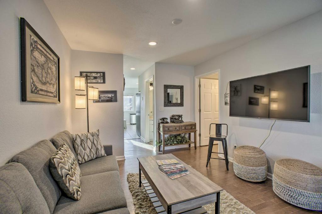 Pet-Friendly Townhome with Hot Tub, 5 Mi to LoDo! photo 2