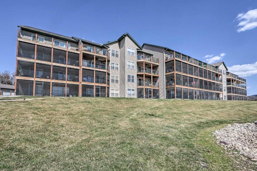 Step-Free Camdenton Condo with Boat Ramp, Dock, Slip photo 2