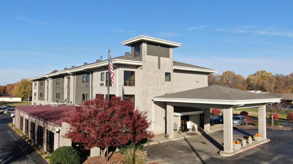 La Quinta Inn & Suites by Wyndham Springfield South image