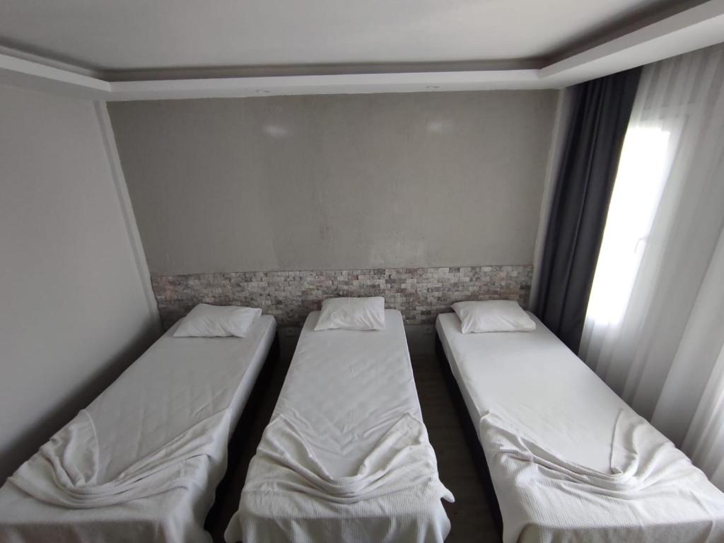 1989 hotel sebat photo 1