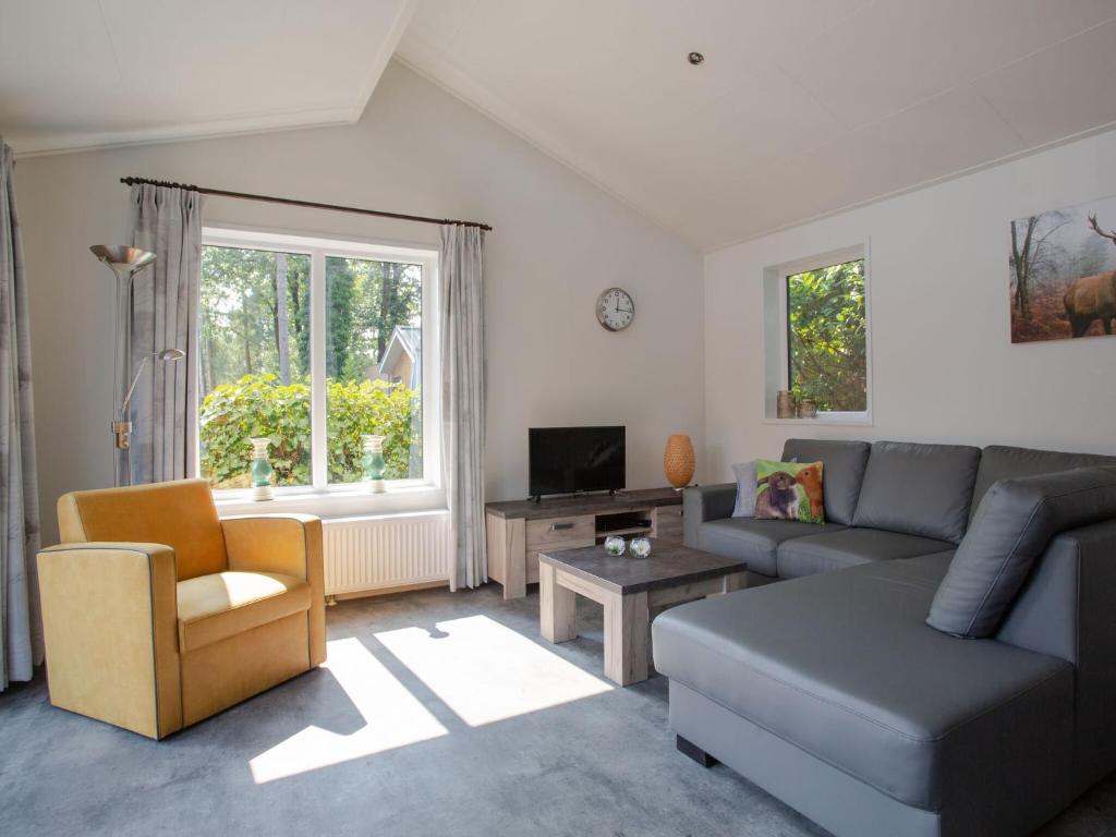 Modern house with roof, located in a holiday park in Rhenen photo 4
