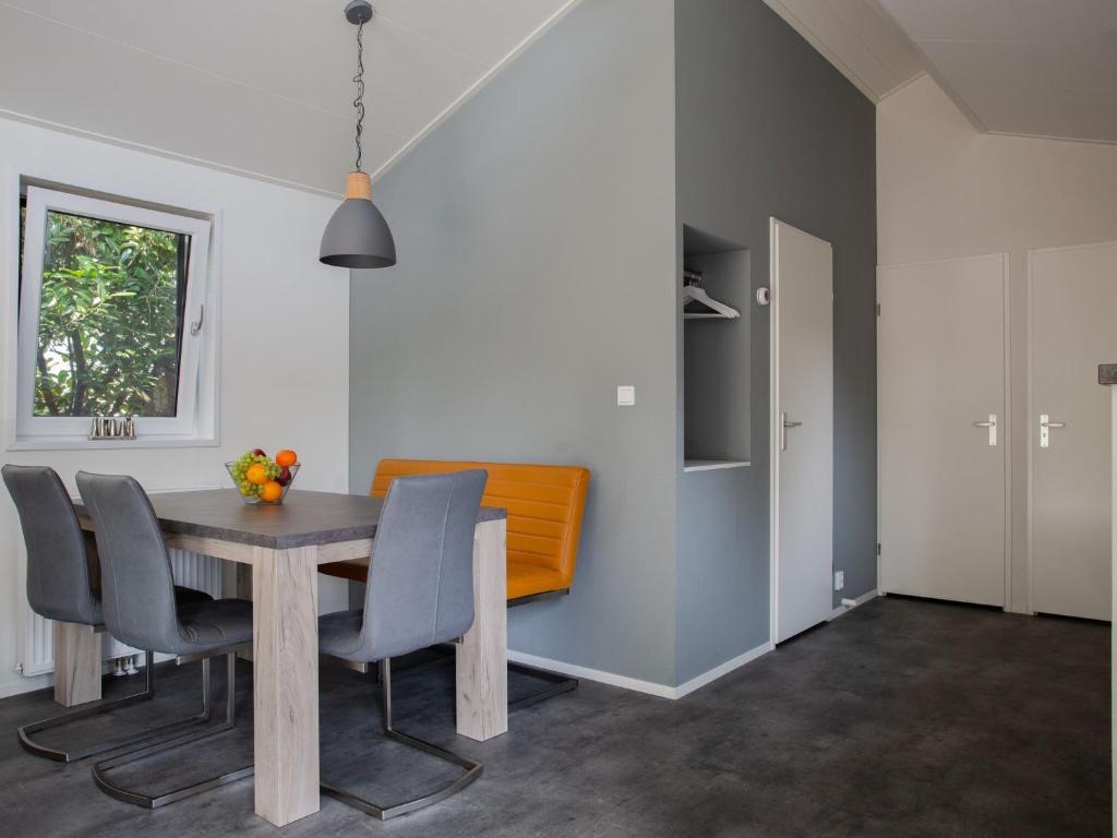 Modern house with roof, located in a holiday park in Rhenen photo 2