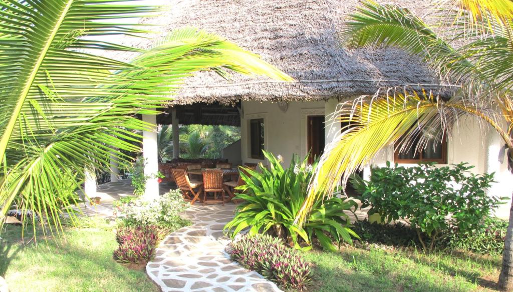 Watamu Villa With Service Personnel photo 3