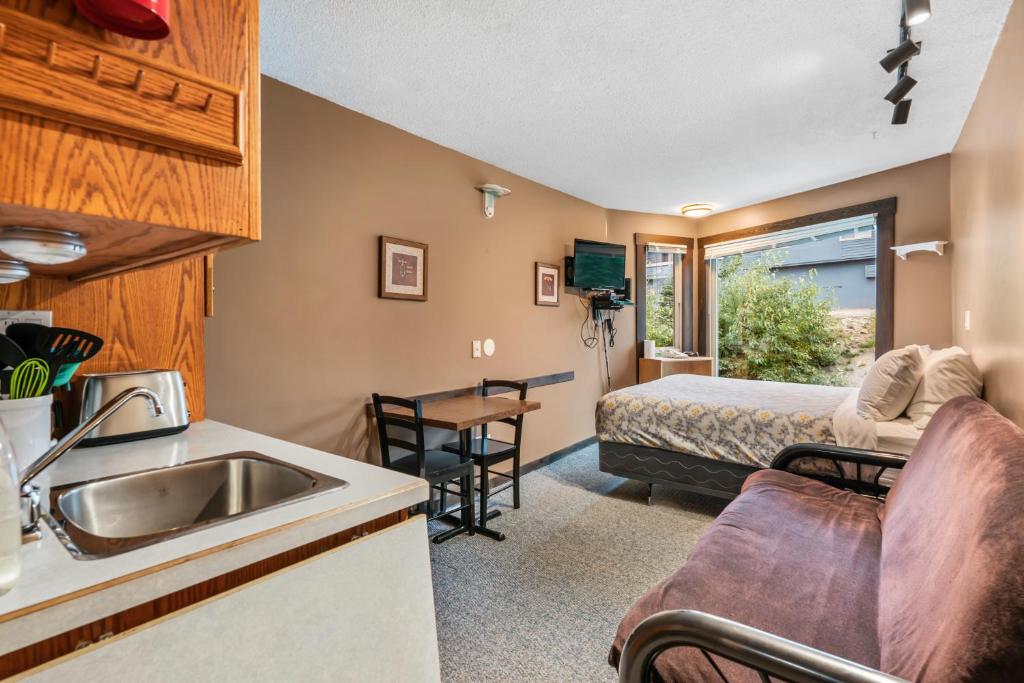 Cozy Corner - Whitefoot Lodge 126 photo 4