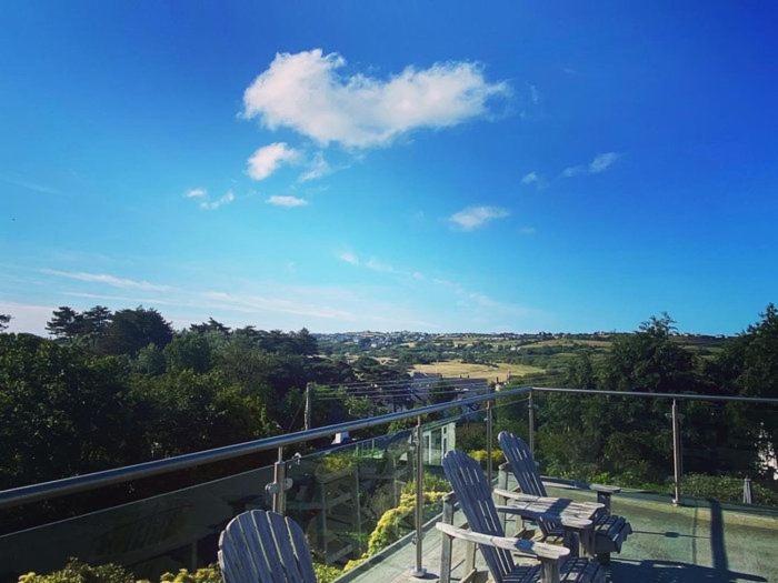 Penmorfa - Sublime Abersoch retreat with roof terrace, 80m from beach, great for surfing photo 2