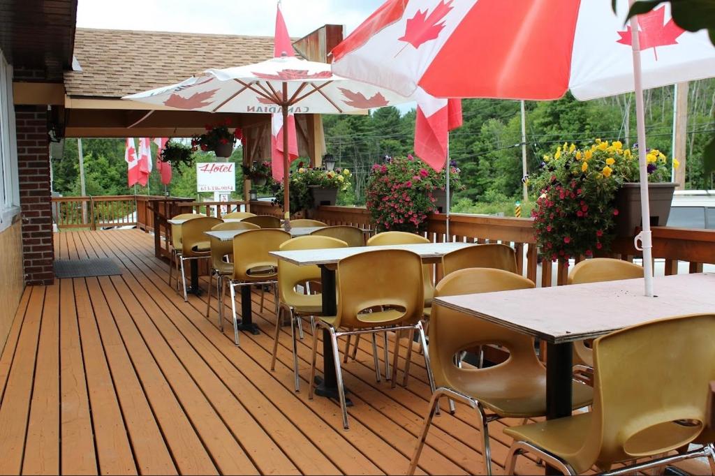 Lakeside Inn photo 1