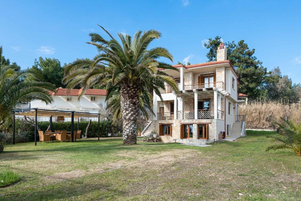 #FLH - Vitamin Sea Beachfront Villa, Sithonia photo 1