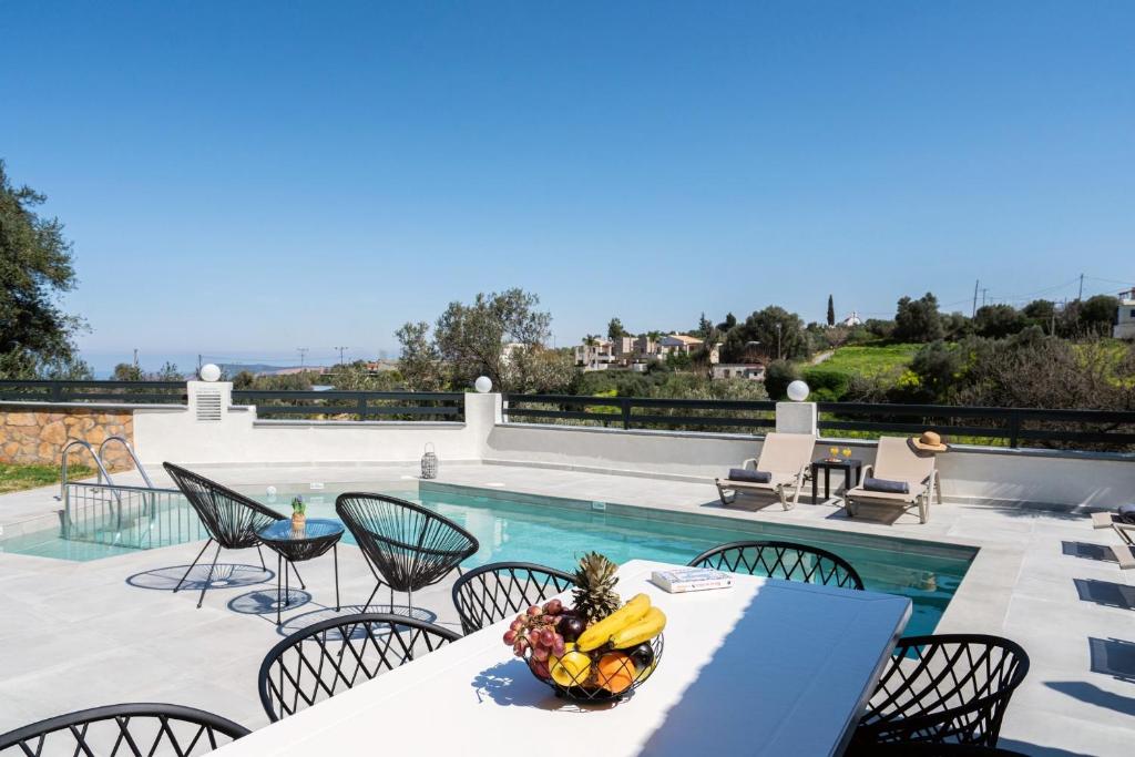 Fully rennovated 4bedr villa,a luxury retreat with superior facilities! photo 1