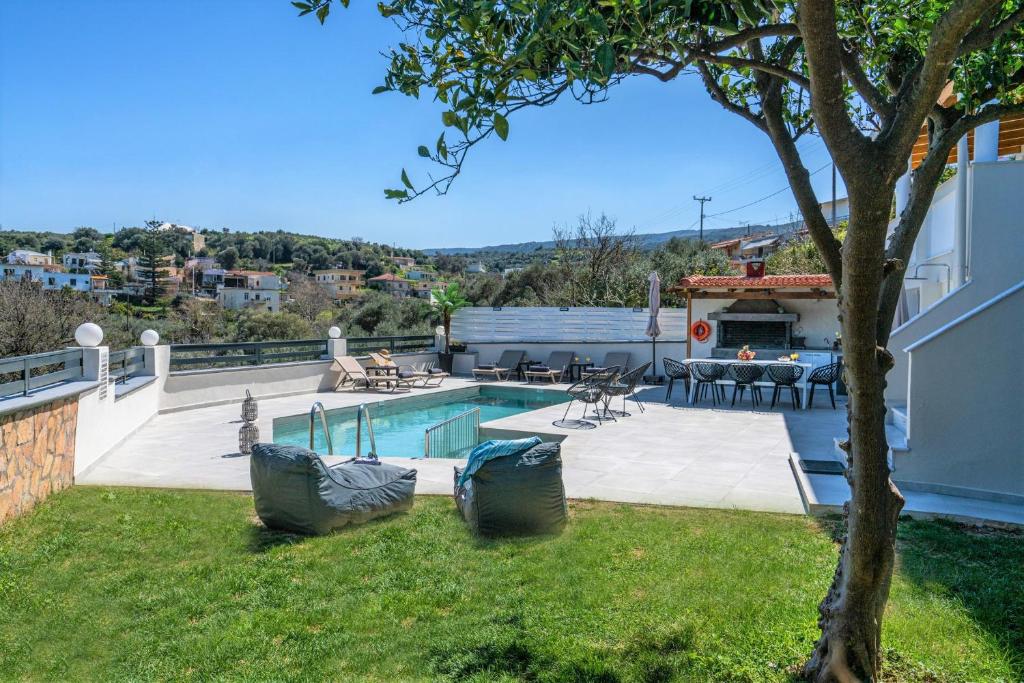 Fully rennovated 4bedr villa,a luxury retreat with superior facilities! photo 2