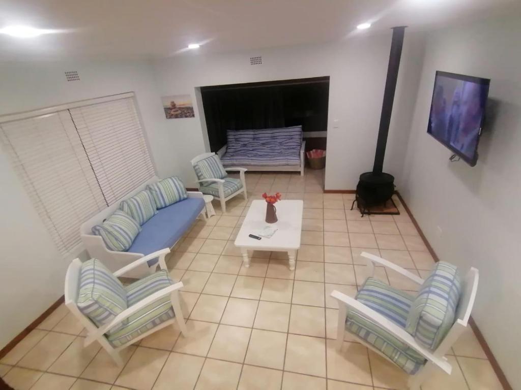 Travellers Treat - Luxurious 6 Sleeper House 5min from the beach! photo 2
