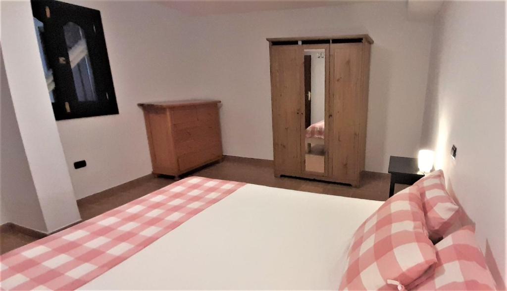 Comfy Apartment with WiFi and Free Parking photo 3