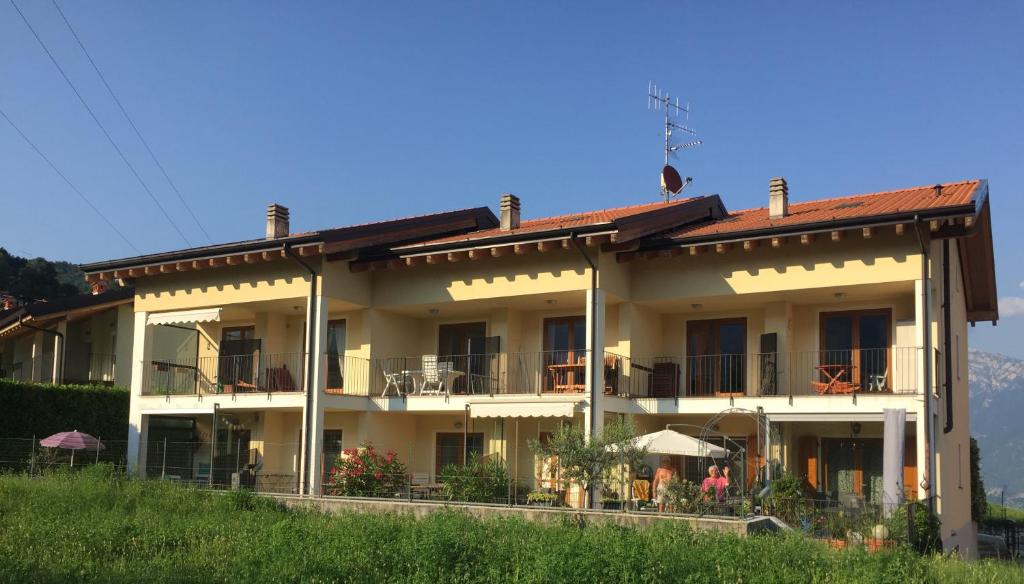 Carlino Appartamento giardino e piscina by Garda Domus Mea photo 1