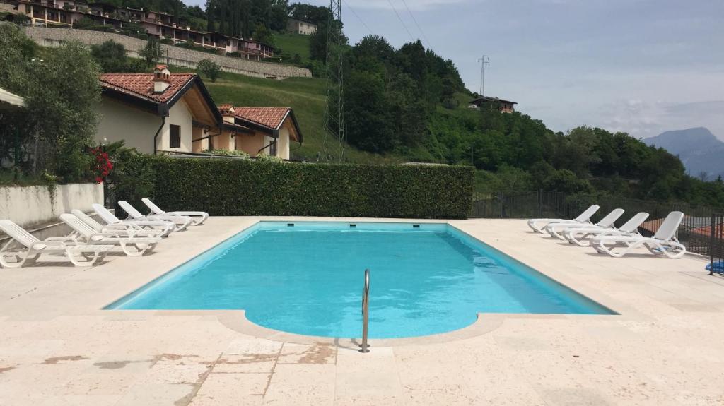 Carlino Appartamento giardino e piscina by Garda Domus Mea photo 2