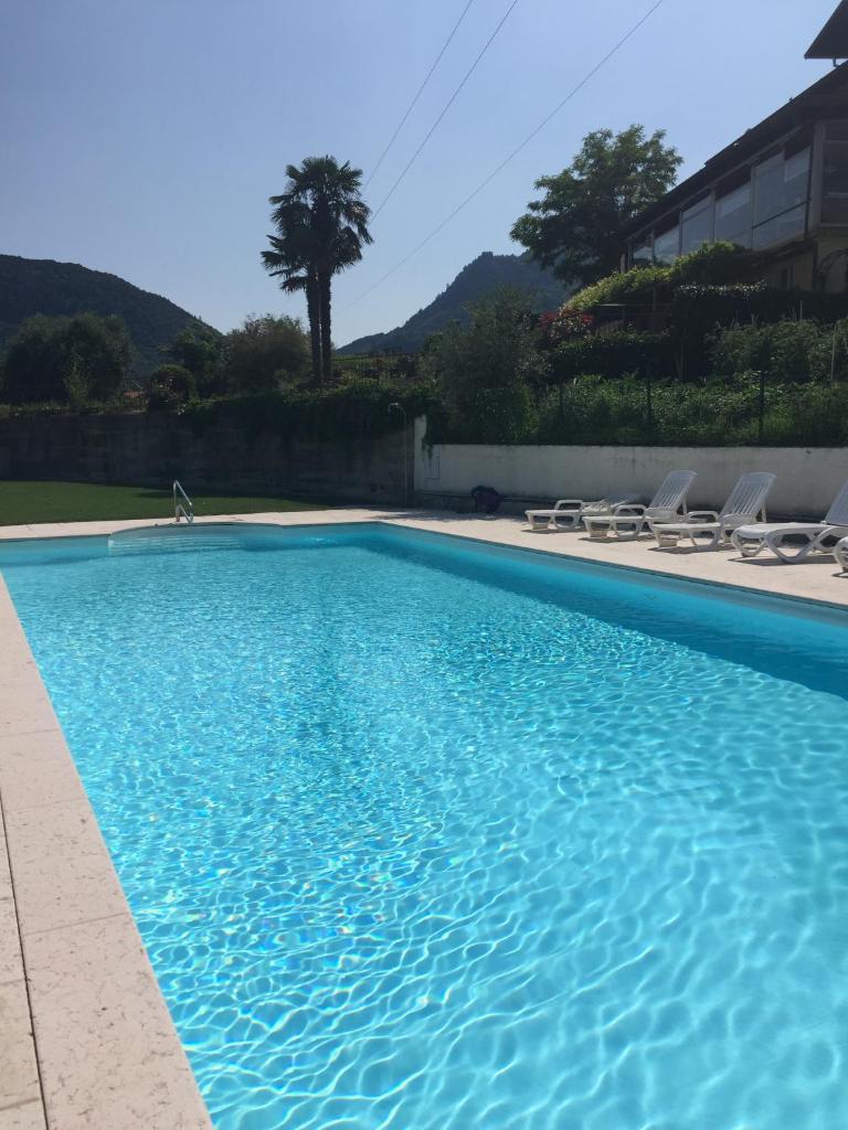 Carlino Appartamento giardino e piscina by Garda Domus Mea photo 3