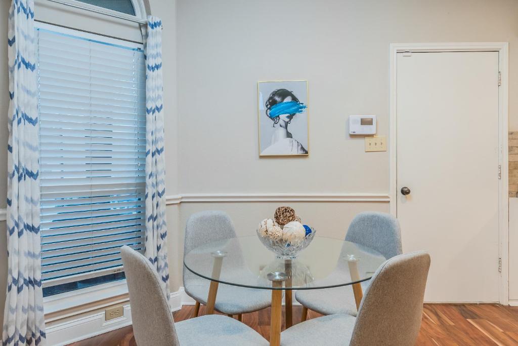 * *ASTOUNDING HOUSE **Perfect for Family and friends , Pool , Hot Tub, & GAME ROOM photo 4
