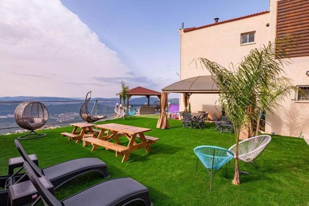 Blue lake luxury villa for families photo 1