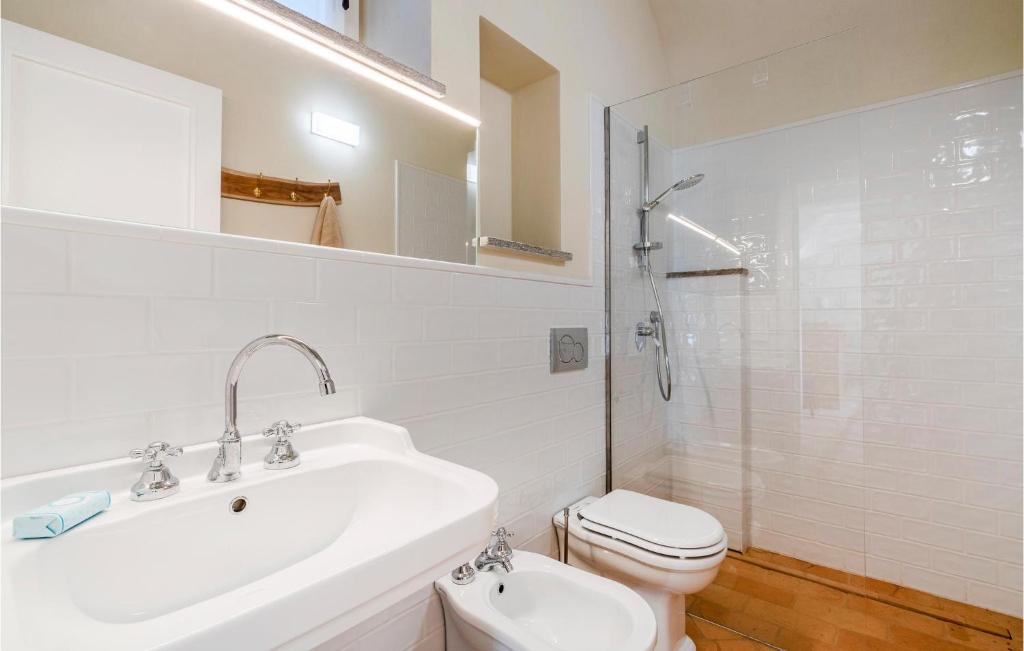 Nice Apartment In Bastia Di Albenga With 2 Bedrooms And Wifi photo 3
