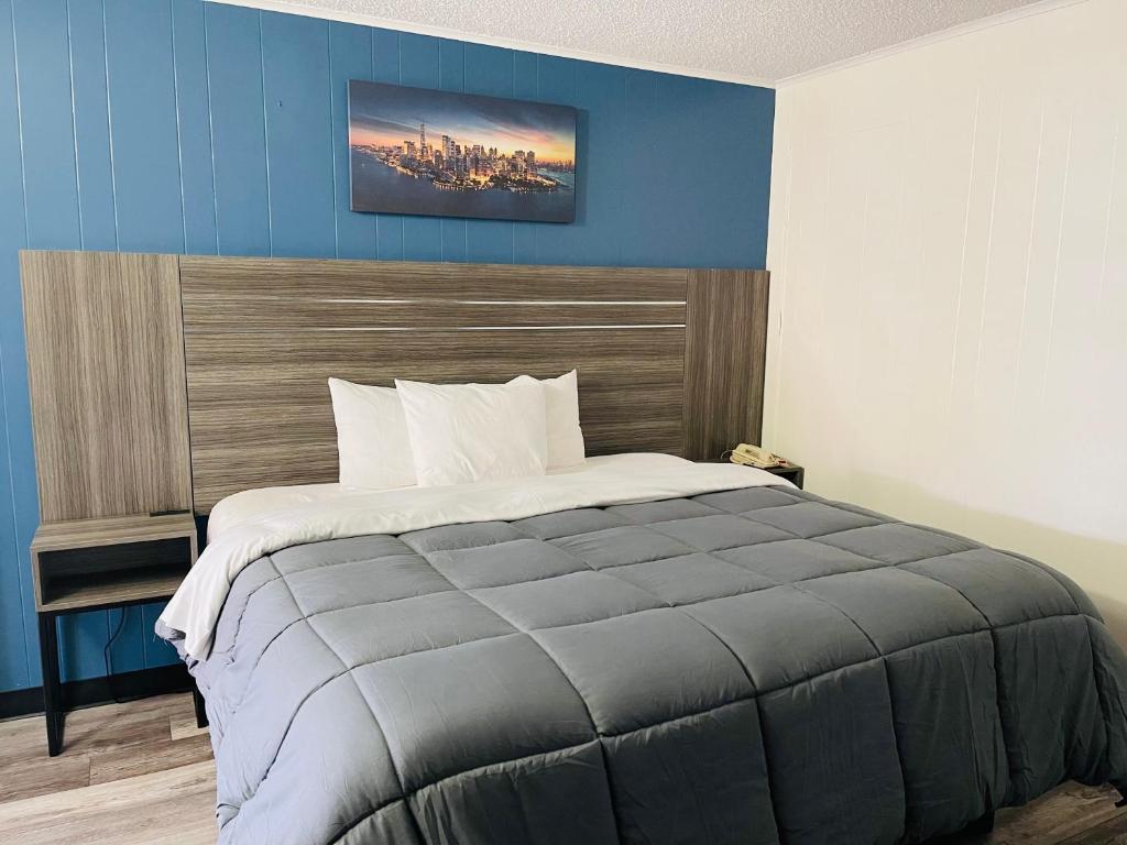 Crown Inn Motel image