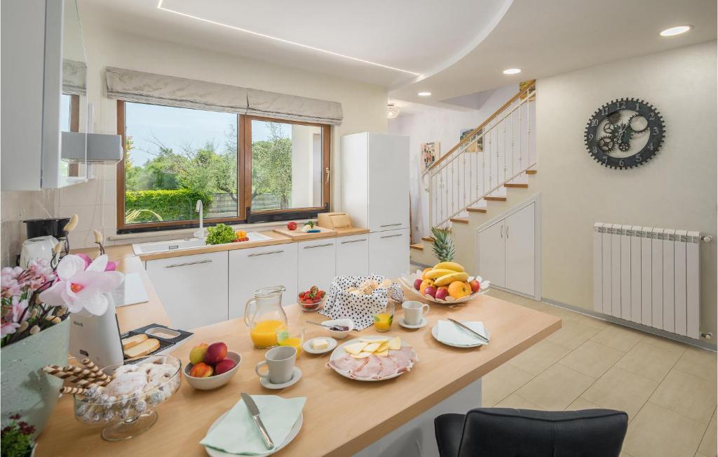 Stunning Home In Rovinj With 2 Bedrooms, Jacuzzi And Wifi photo 1