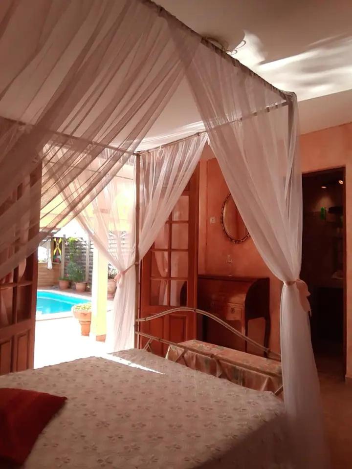 Agréable chambre d'hôtes, SDB, piscine, carbet cuisine.