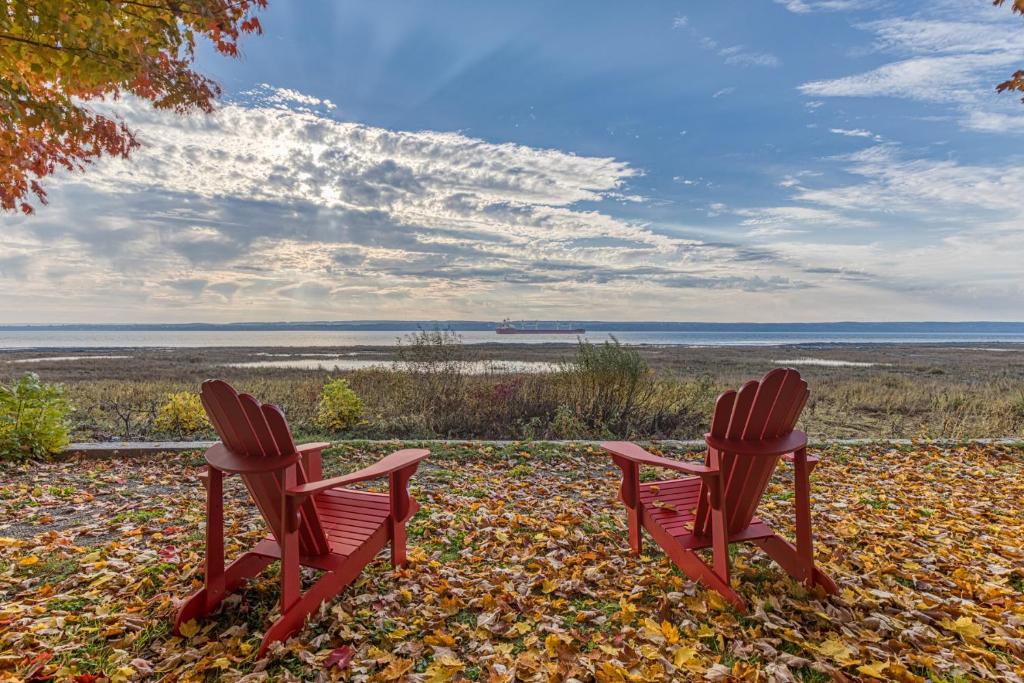 MOWEB - CHALET BORD DE L'EAU AVEC PLAGE iLE ORLEANS
