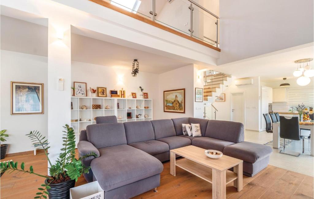 Nice Apartment In Lumbarda With 3 Bedrooms And Wifi photo 1