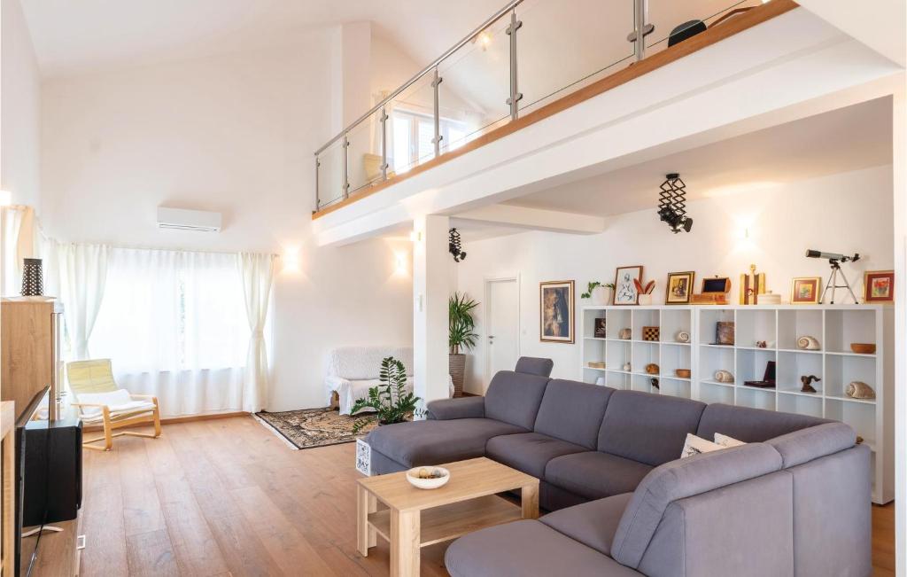 Nice Apartment In Lumbarda With 3 Bedrooms And Wifi photo 2