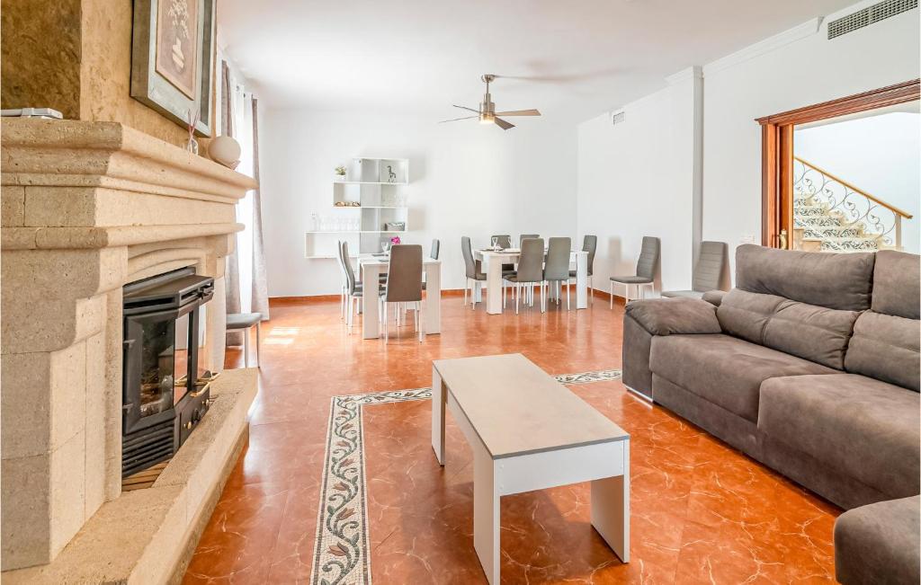 Nice Home In Crdoba With 7 Bedrooms, Wifi And Outdoor Swimming Pool photo 3
